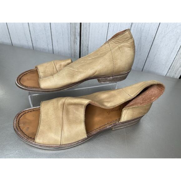 Free People Women 38.5 Mont Blanc Flat Sandals Brown Leather D'Orsay Spain - Picture 2 of 7